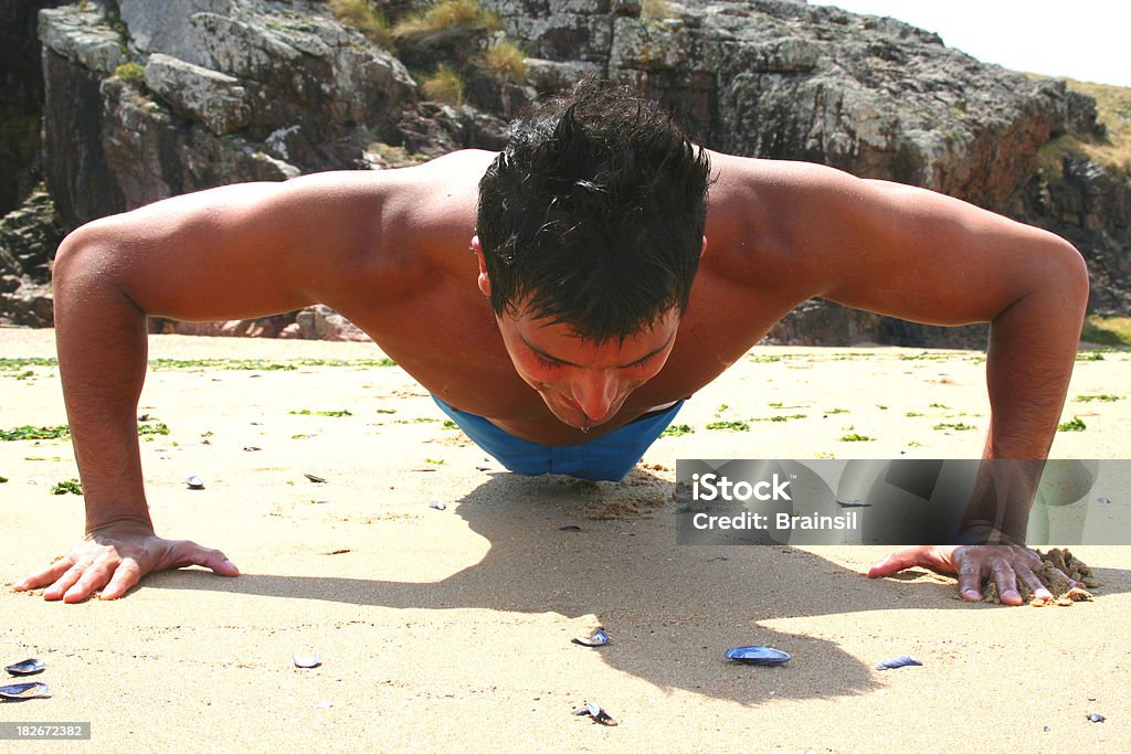 Ćwiczenia na plaży - Zbiór zdjęć royalty-free (20-29 lat)