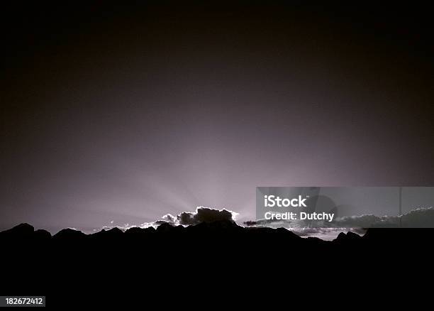 Zachód Słońca - zdjęcia stockowe i więcej obrazów Bez ludzi - Bez ludzi, Chiaroscuro, Chmura