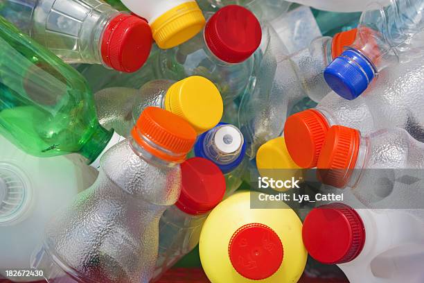 Kunststoffflaschen 4 Xxxl Stockfoto und mehr Bilder von Auseinander - Auseinander, Behälter, Beschädigt