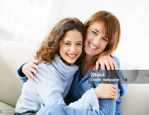 Matka I Córka - zdjęcia stockowe i więcej obrazów Brązowe włosy - Brązowe włosy, Codzienne ubranie, Córka