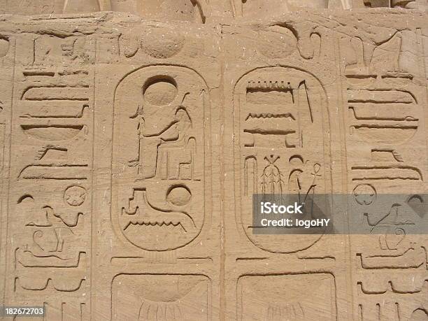 Cártula Nome Do Rei No Egipto Hieroglyphs - Fotografias de stock e mais imagens de Cártula - Cártula, Hieróglifo, Abu Simbel