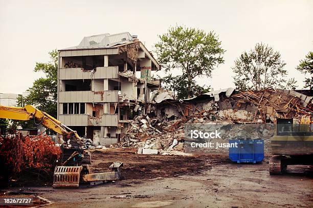 Compressa Edificio Ii - Fotografie stock e altre immagini di Guerra - Guerra, Lacerato, Crollare