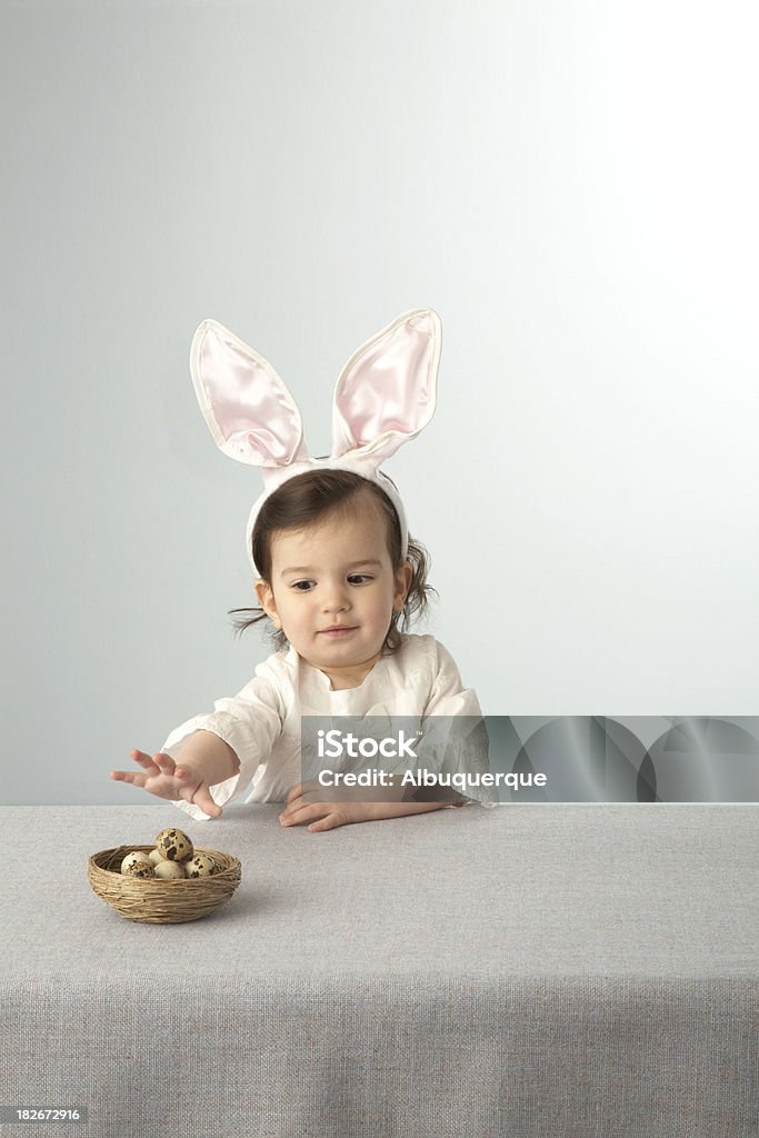 Retrato de niño con orejas de conejo - Foto de stock de 12-17 meses libre de derechos