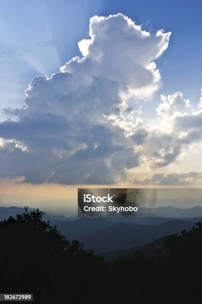 Thunderhead A Las Montañas Foto de stock y más banco de imágenes de Aire libre - Aire libre, Appalachia, Arriba de