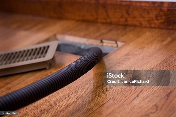 Calefacción Por Ventilación Primeros Elementos De Conducto De Aire Foto de stock y más banco de imágenes de Conducto de aire