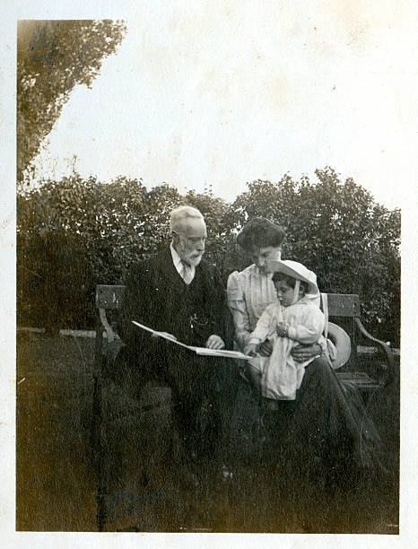 istock Edwardian family 182673263