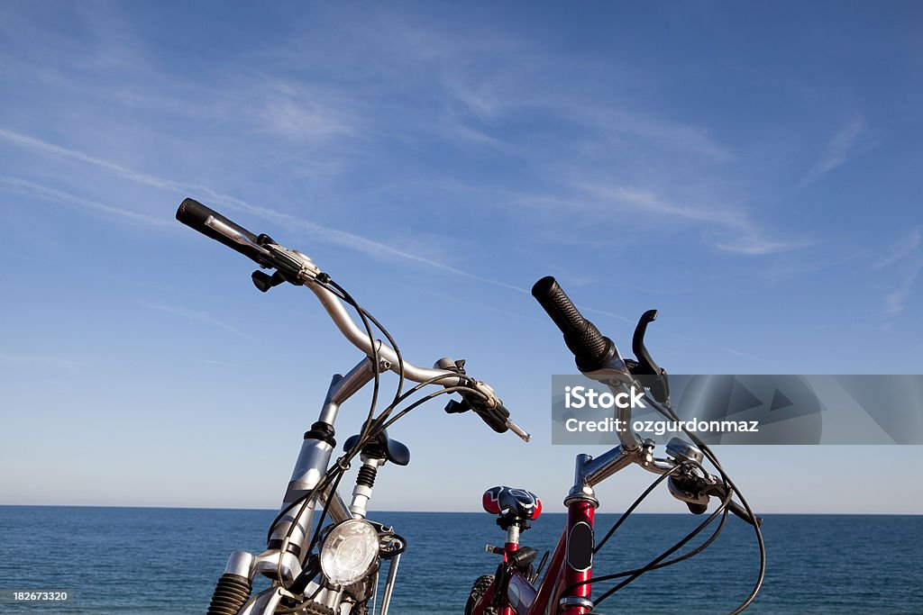 2 つの自転車 - カラー画像のロイヤリティフリーストックフォト
