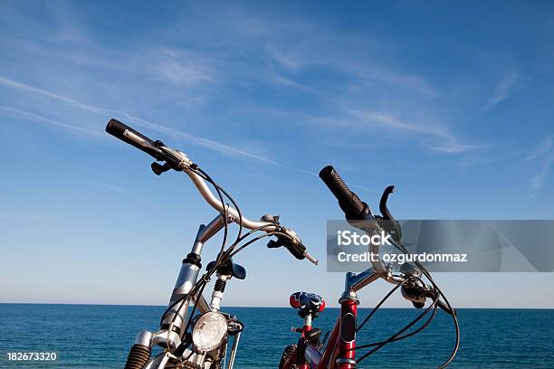 2 つの自転車 - カラー画像のストックフォトや画像を多数ご用意 - カラー画像, クローズアップ, スポーツ