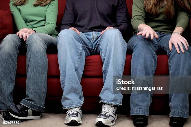 Legs2 - Fotografias de stock e mais imagens de Adolescente - Adolescente, Aluno da Universidade, Amizade