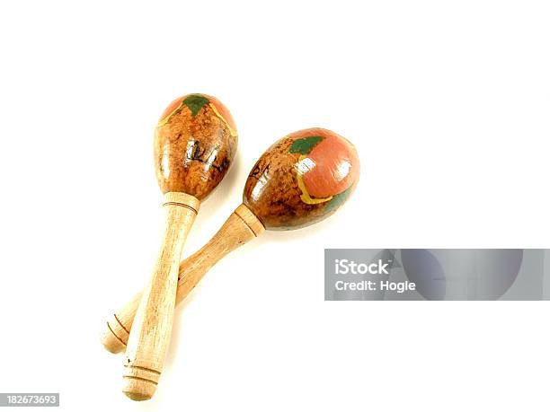 Maracas Foto de stock y más banco de imágenes de Arte cultura y espectáculos - Arte cultura y espectáculos, Blanco - Color, Fondo blanco