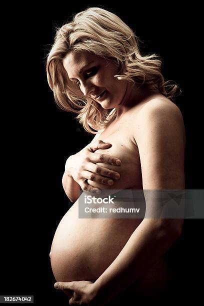 Kobiety W Ciąży Matki Szanuj - zdjęcia stockowe i więcej obrazów Bliski - Bliski, Brzuch, Brzuch człowieka