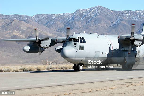 Marine Corps C130 - zdjęcia stockowe i więcej obrazów Ludzie - Ludzie, Nosić, Chmura