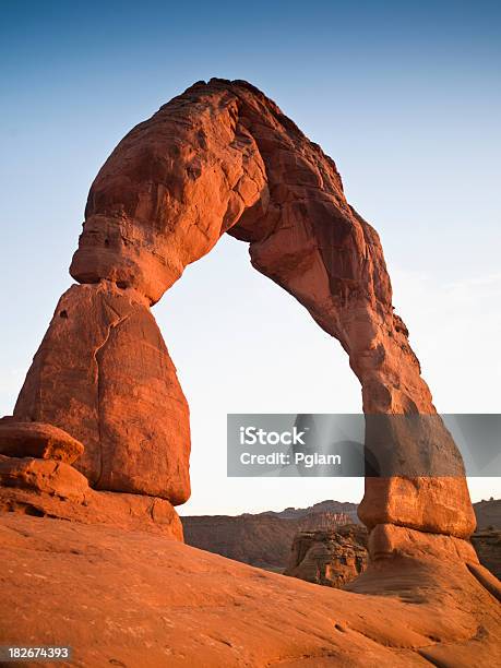 Delicate Arch Rock Formation - zdjęcia stockowe i więcej obrazów Bez ludzi - Bez ludzi, Czas, Delikatny łuk
