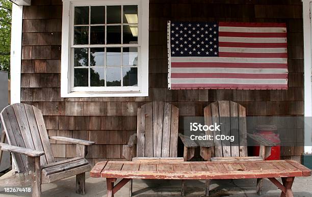 American Country Porche Foto de stock y más banco de imágenes de Bandera estadounidense - Bandera estadounidense, Rústico, The Hamptons