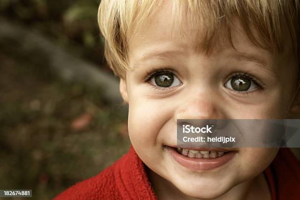 Rapaz Rir - Fotografias de stock e mais imagens de Ao Ar Livre - Ao Ar Livre, Cabelo Louro, Criança