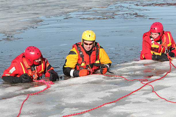istock Ice water rescuers 182675141