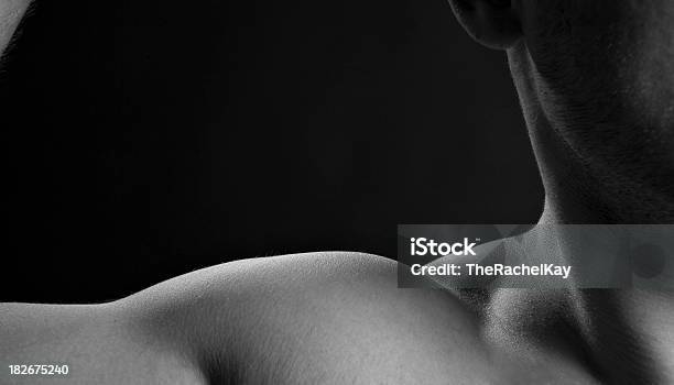 Человеческая Анатомия На Плечо — стоковые фотографии и другие картинки Красота - Красота, Мужчины, Чёрно-белый