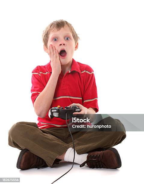 Chocado Sentado Jogador De Videojogo - Fotografias de stock e mais imagens de 8-9 Anos - 8-9 Anos, Aterrorizado, Brand Name Video Game