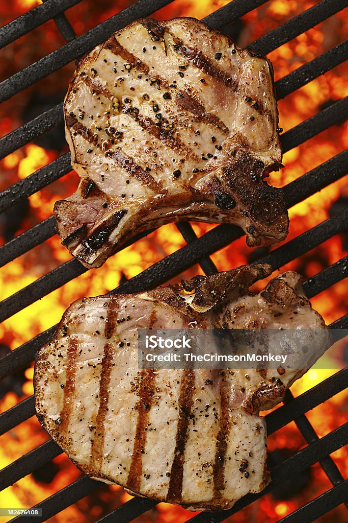 Gegrilltes Schweinefleisch mit Knochen und Koteletts - Lizenzfrei Kotelett Stock-Foto