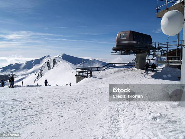 Foto de Resort De Esqui Na Itália e mais fotos de stock de Alpes europeus - Alpes europeus, Atividade, Atividades de Fins de Semana