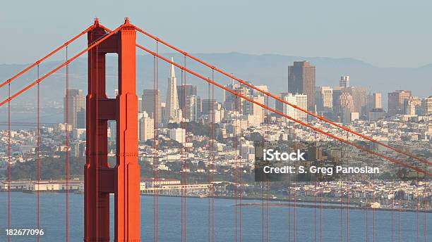 Skyline Di San Francisco - Fotografie stock e altre immagini di Ambientazione esterna - Ambientazione esterna, Architettura, California
