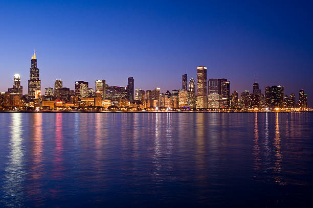 istock The skyline at night in Chicago  182677671