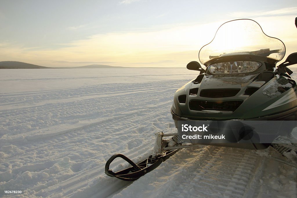 skidoo snowmobile na neve - Foto de stock de Motoneve royalty-free