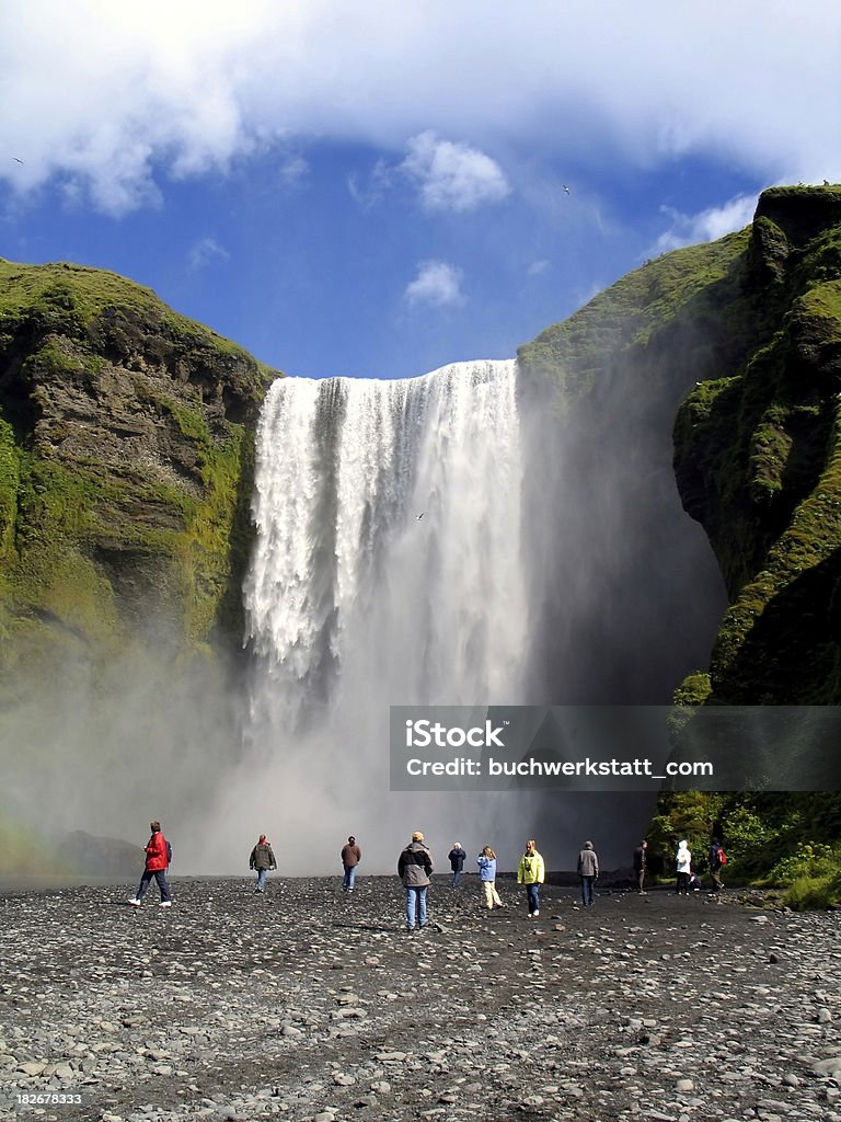 Islande: Magnifique Skogafoss Waterfall - Photo de Cascade libre de droits