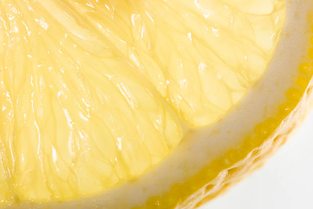 close-up de fatia de limão-siciliano - lemon textured peel portion - fotografias e filmes do acervo