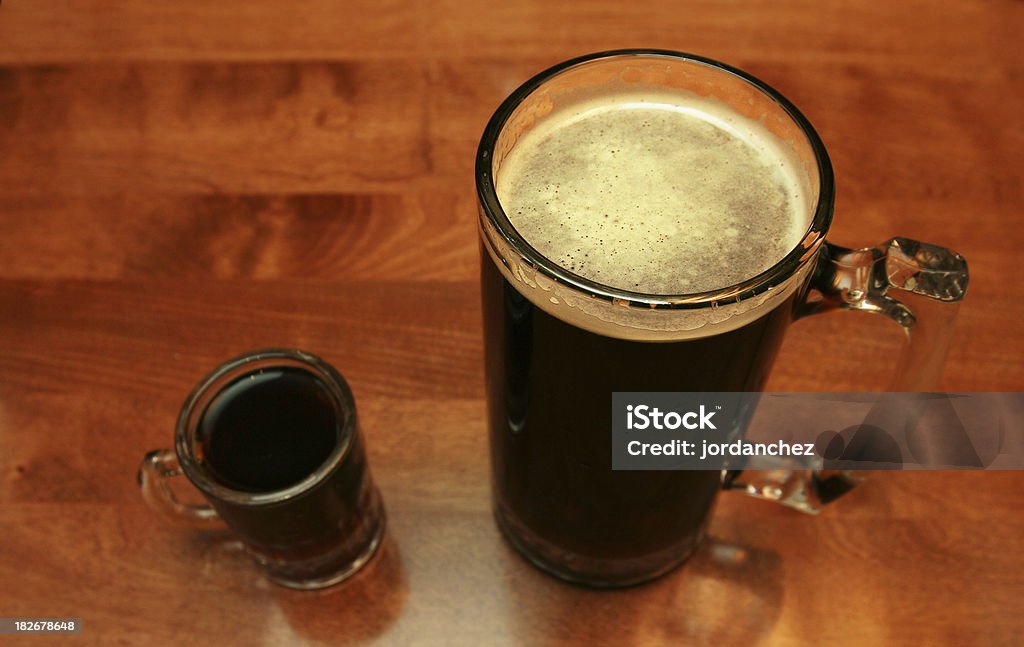 ビッグなビール - アルコール飲料のロイヤリティフリーストックフォト