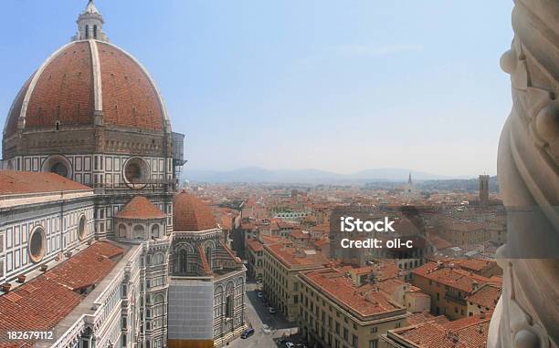 Florence E A Catedral - Fotografias de stock e mais imagens de Catedral - Catedral, Cerâmica de Terracota, Cultura Italiana