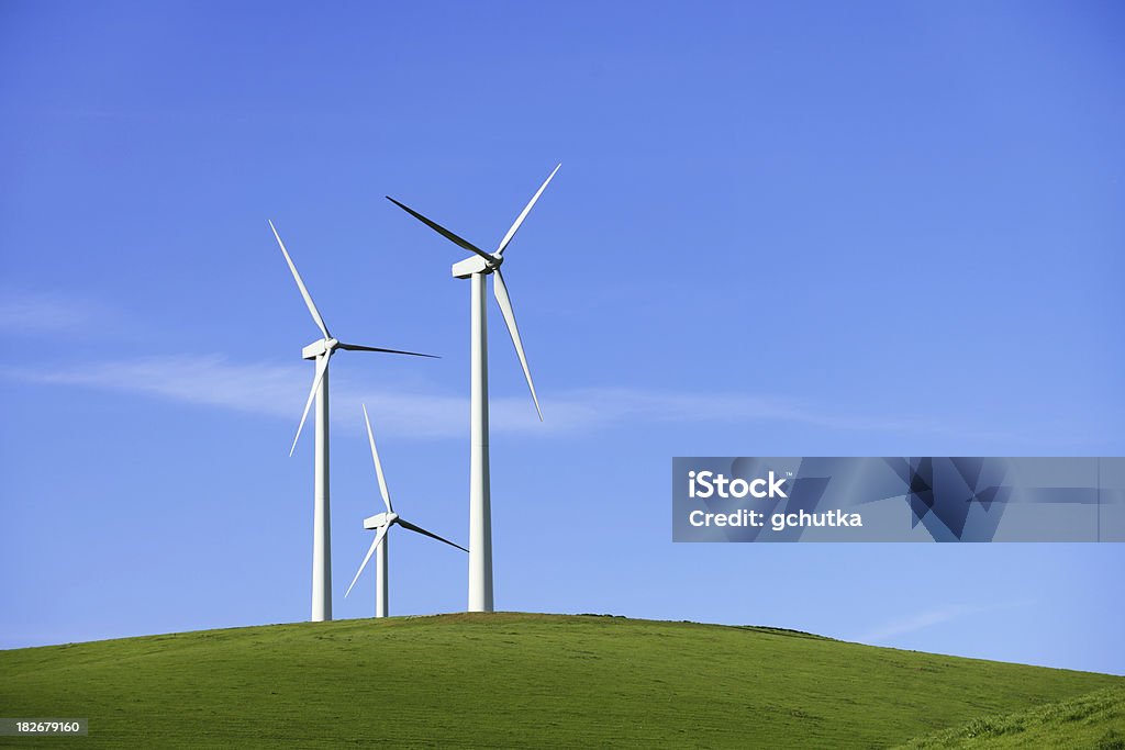 Molino de viento del grupo - Foto de stock de Aerogenerador libre de derechos