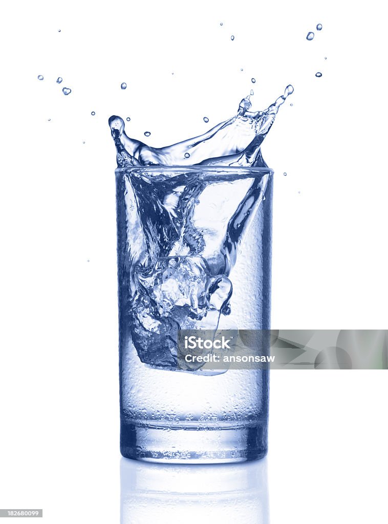 水のガラス - しずくのロイヤリティフリーストックフォト