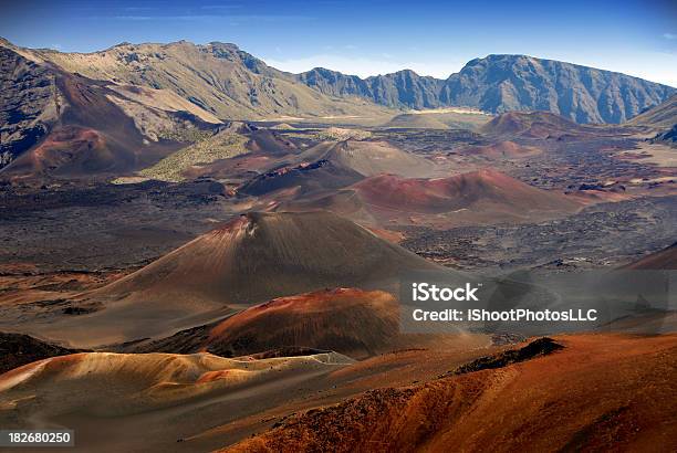 Cratera De Haleakala Vulcão - Fotografias de stock e mais imagens de Parque nacional de Haleakala - Parque nacional de Haleakala, Cratera de Haleakala, Origens