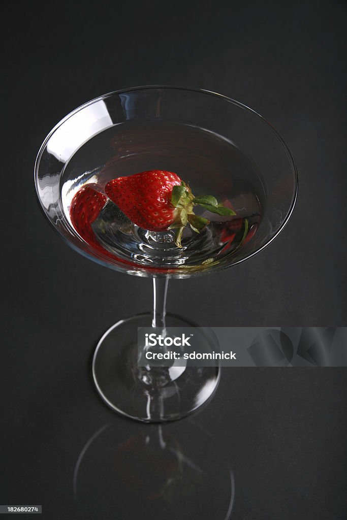Cocktail di fragole - Foto stock royalty-free di Bicchiere da Martini