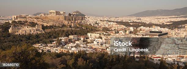 Panoramiczny Widok Na Panoramę Miasta Akropolu Z Aten - zdjęcia stockowe i więcej obrazów Ateny - Grecja