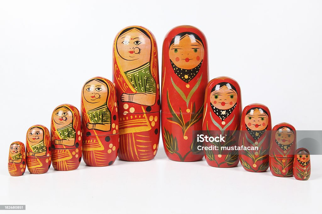 Bambole russe di nidificazione - Foto stock royalty-free di Composizione orizzontale