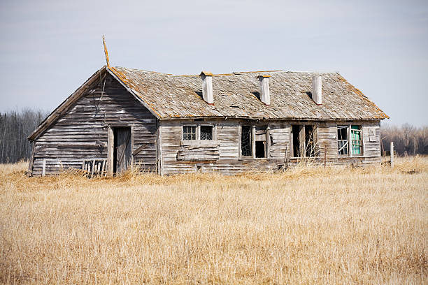 istock Abandoned House in Field 182681677