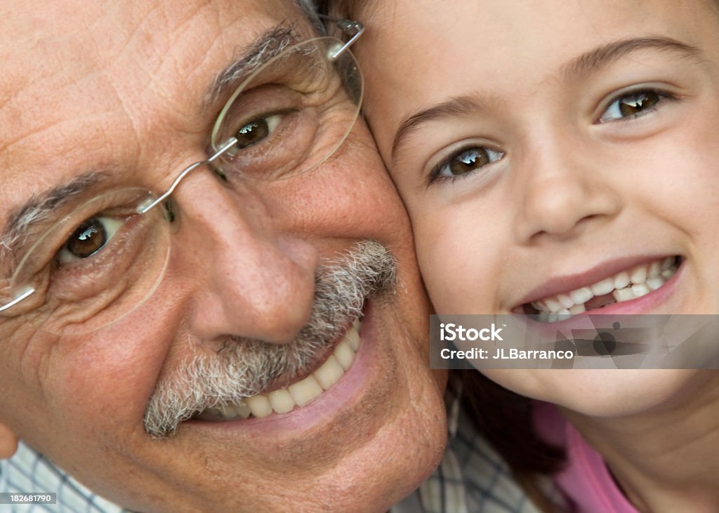Generaciones de amor-abuelo con Grandaughter - Foto de stock de 4-5 años libre de derechos
