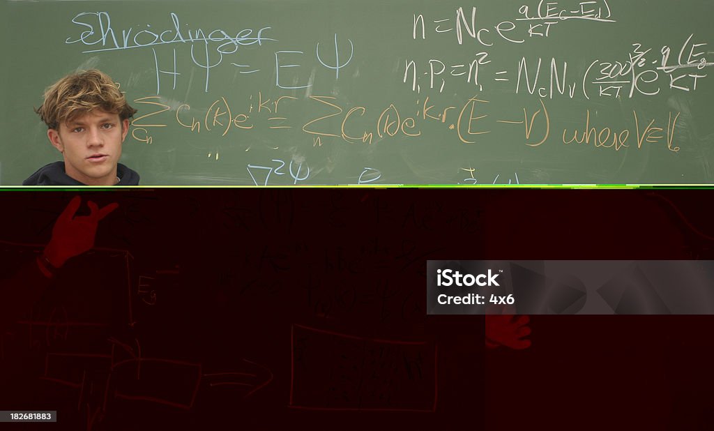 Insegnamento equazioni matematiche - Foto stock royalty-free di Matematico