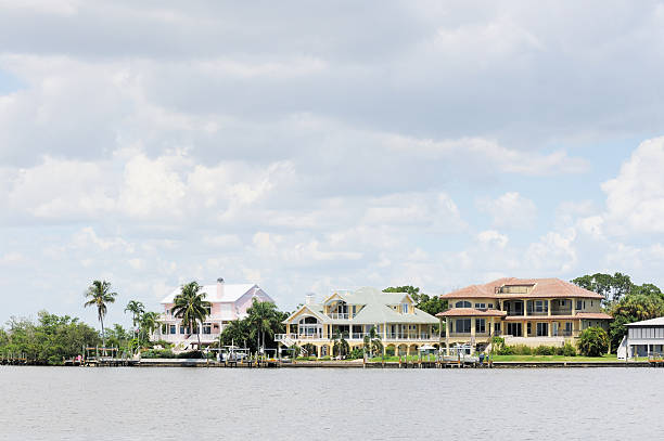 Waterfront Beachfront Luxury Holiday Villas near Sanibel Island Florida Please click my lightboxes for more images like this -- Thanks!Luxury beachfront holiday villas near Sanibel Island on the Florida mainland.  RAW source image processed with Nikon Capture NX version 1.3 sanibel island stock pictures, royalty-free photos & images