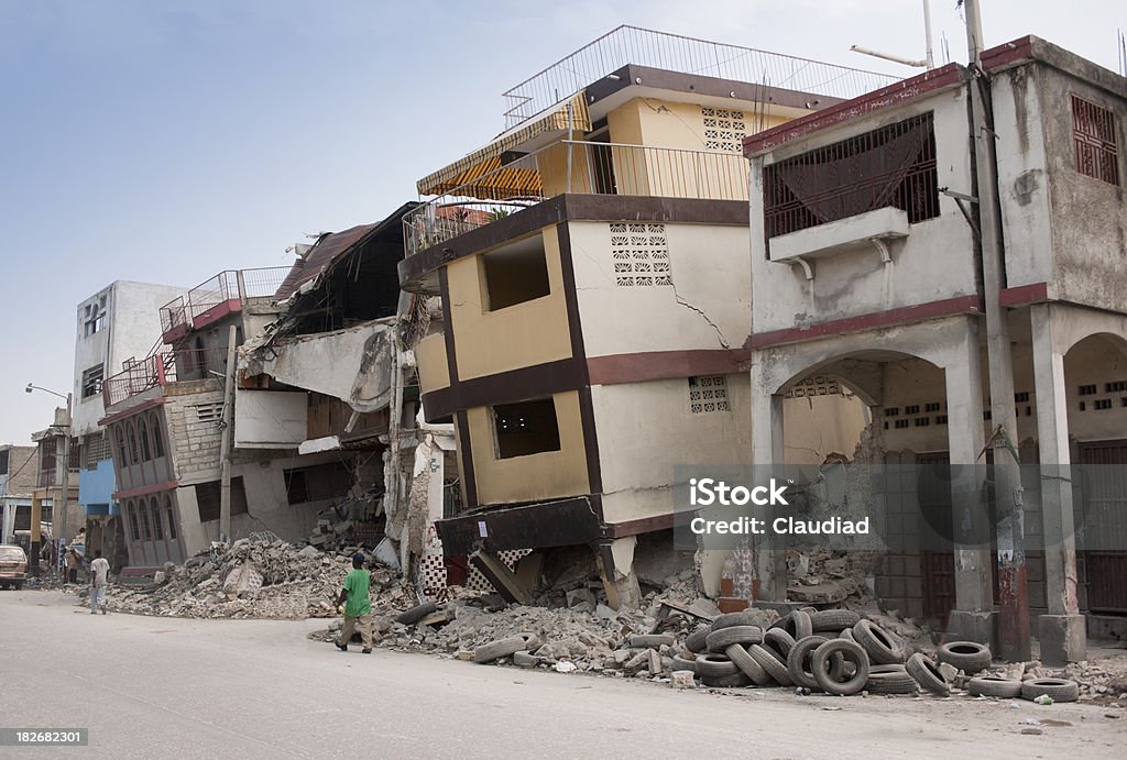 Colapso casas - Foto de stock de Terremoto libre de derechos