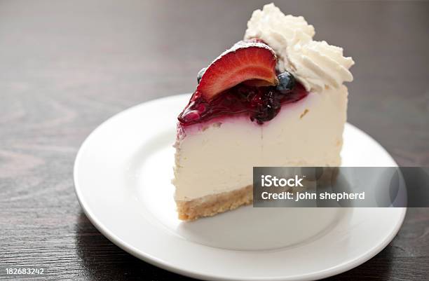 스트로우베리 Cheescake 슬라이스 0명에 대한 스톡 사진 및 기타 이미지 - 0명, 단일 객체, 딸기 치즈케이크