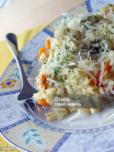 Foto de Paddy Risoto Em Um Prato e mais fotos de stock de Almoço - Almoço, Arroz - Alimento básico, Comida