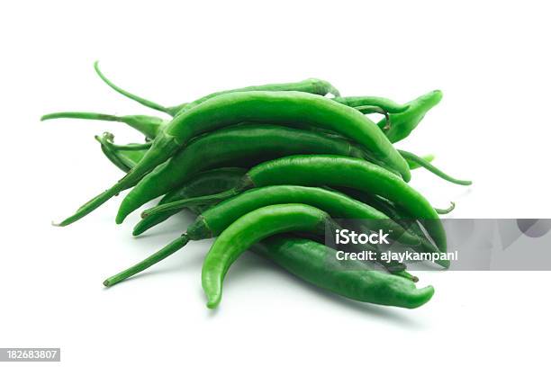 Pimientos Chile Verde Foto de stock y más banco de imágenes de Alimento - Alimento, Calor, Cayena - Especia