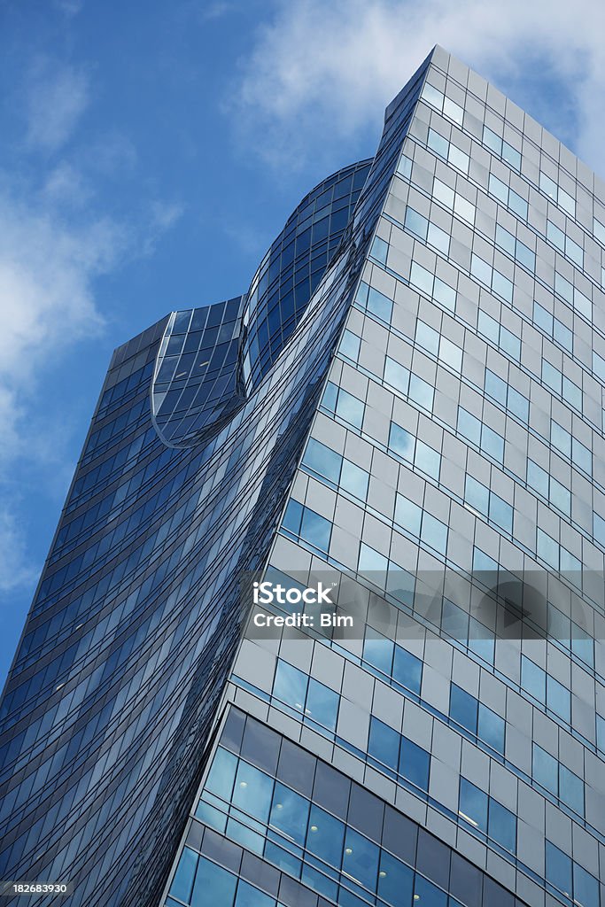 Büro Gebäude in Warschau, tiefer Blickwinkel - Lizenzfrei Aluminium Stock-Foto