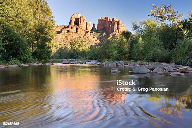 Traversata Di Pietra Rossa - Fotografie stock e altre immagini di Deserto - Deserto, Ruscello, Canyon Oak Creek