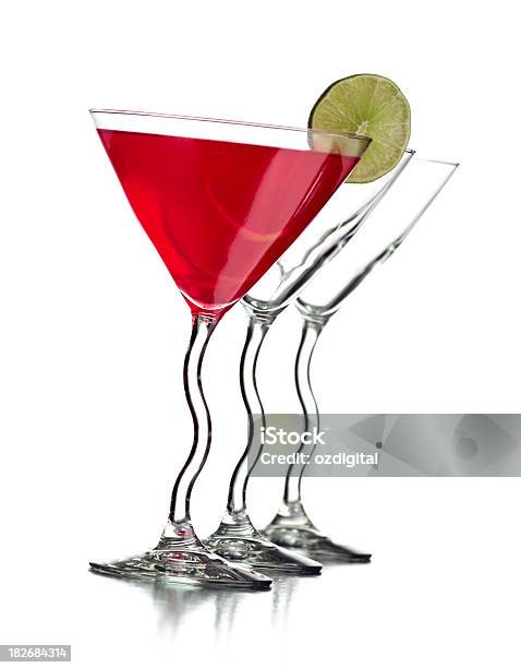 Cosmo Мартини — стоковые фотографии и другие картинки Алкоголь - напиток - Алкоголь - напиток, Без людей, Вертикальный