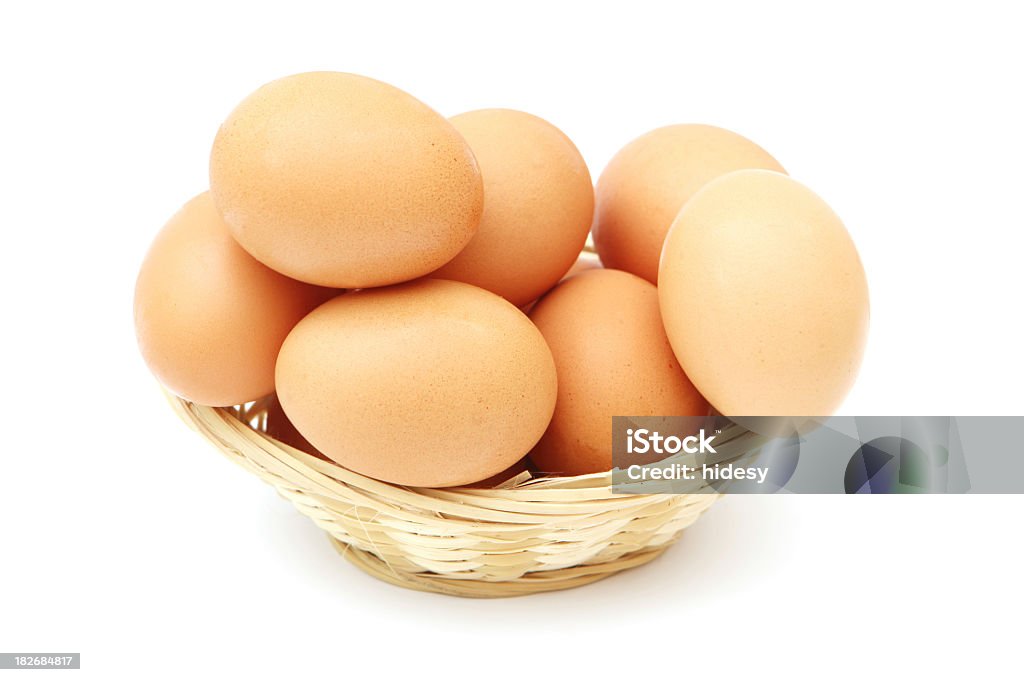 Не клади все яйца в одну корзину - Стоковые ф�ото Без людей роялти-фри