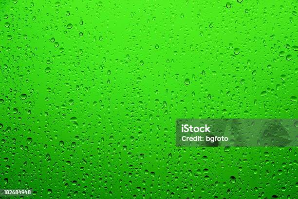 Green Krople - zdjęcia stockowe i więcej obrazów Abstrakcja - Abstrakcja, Bańka, Bez ludzi
